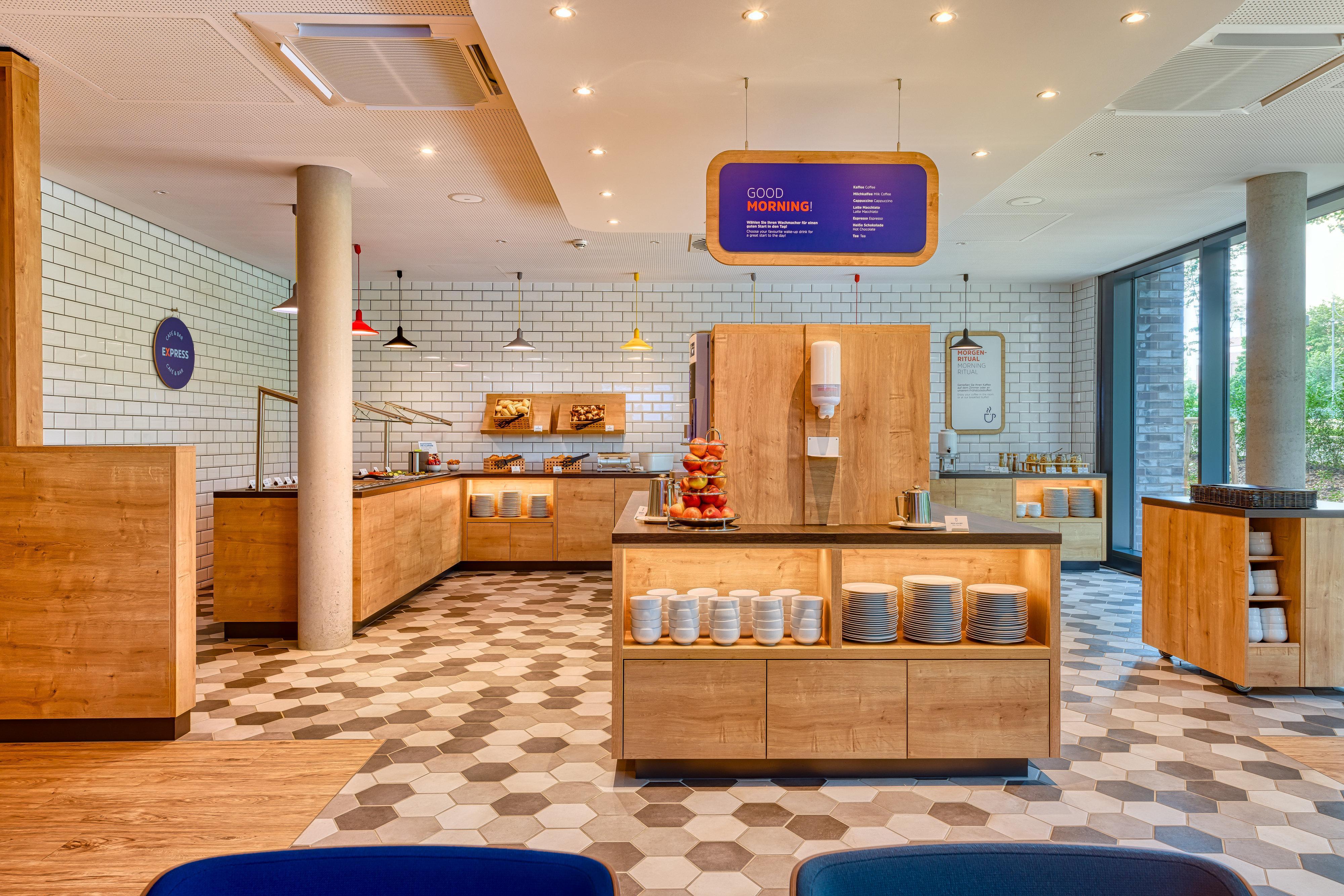 Holiday Inn Express Goettingen By Ihg Exterior photo
