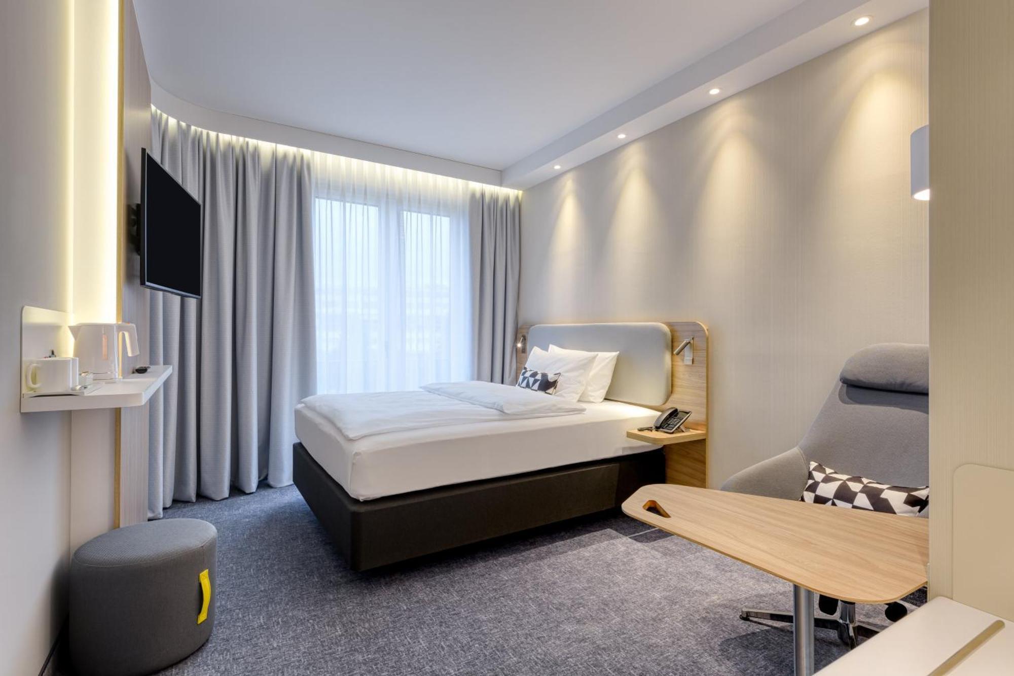 Holiday Inn Express Goettingen By Ihg Exterior photo