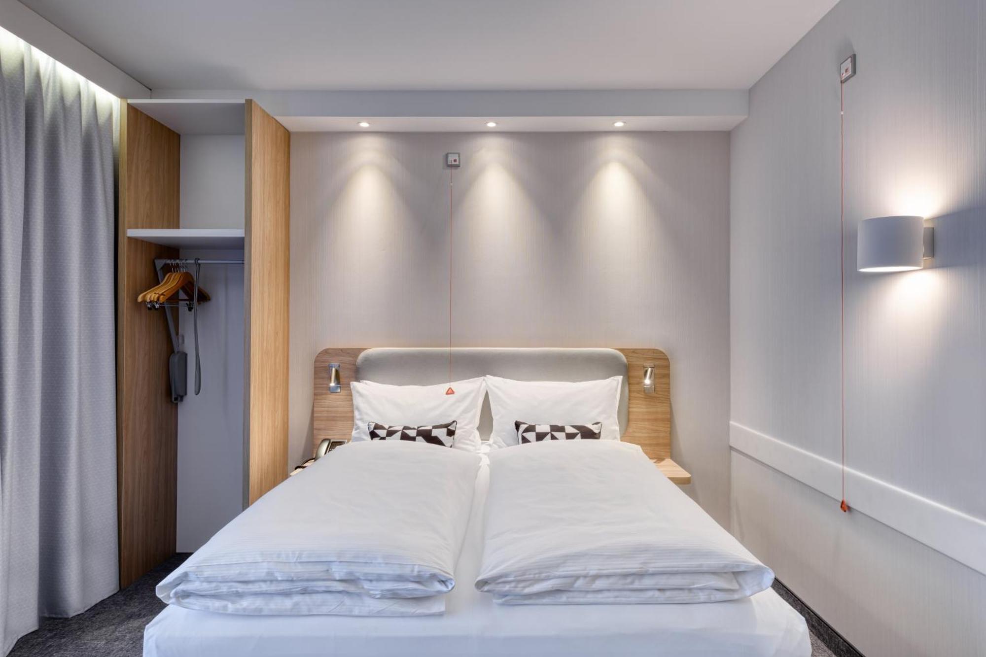 Holiday Inn Express Goettingen By Ihg Exterior photo