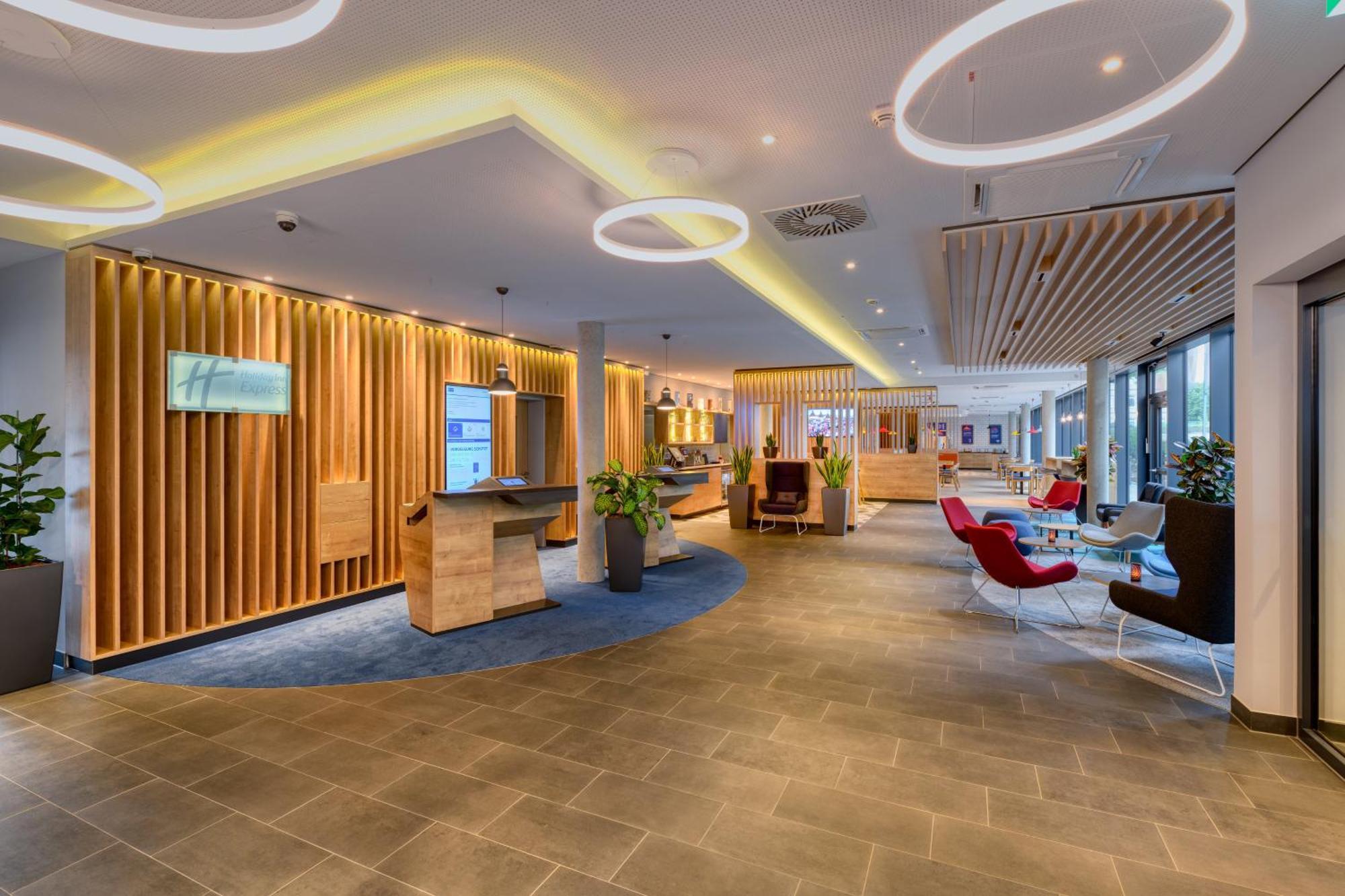 Holiday Inn Express Goettingen By Ihg Exterior photo