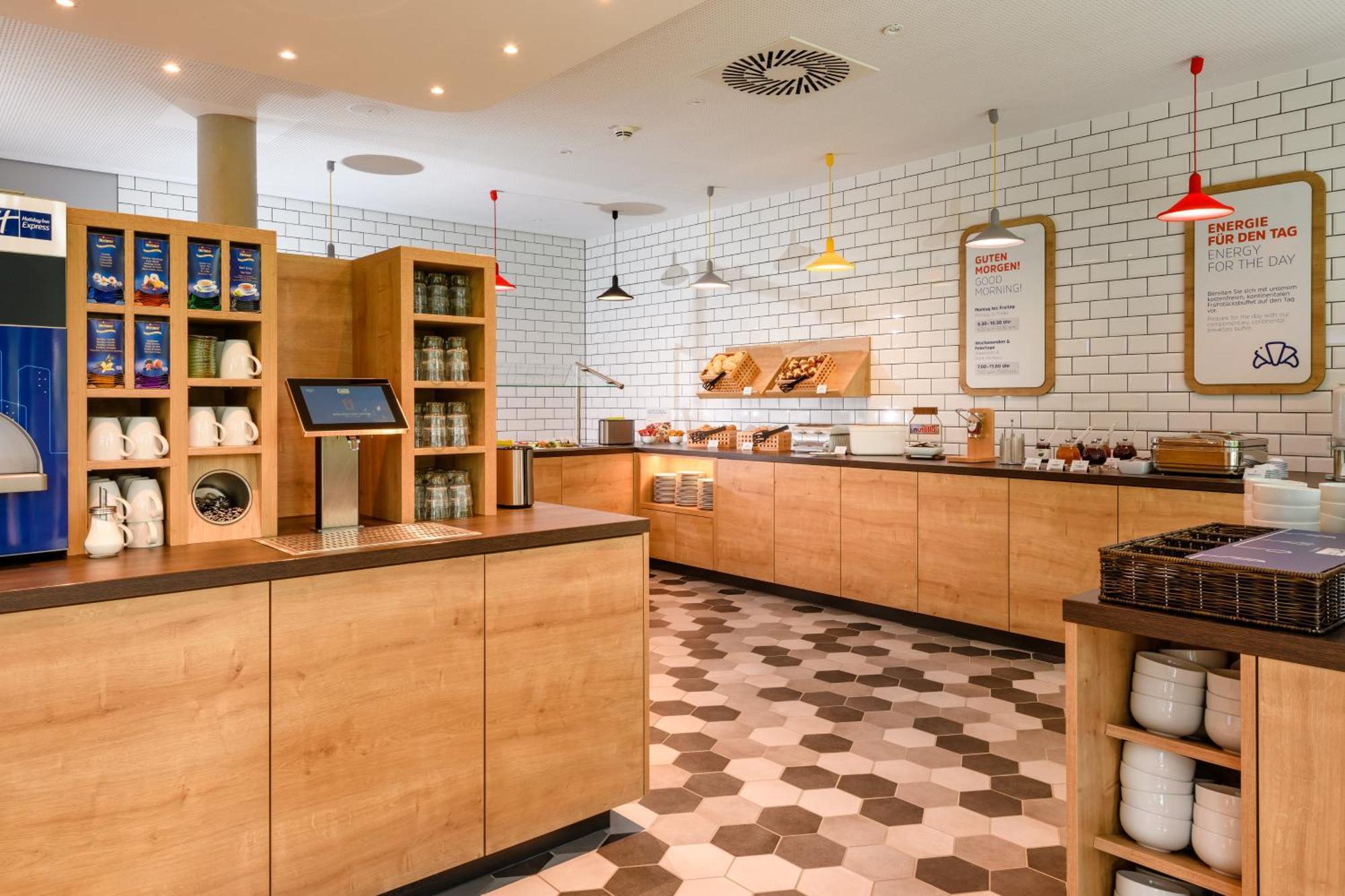 Holiday Inn Express Goettingen By Ihg Exterior photo