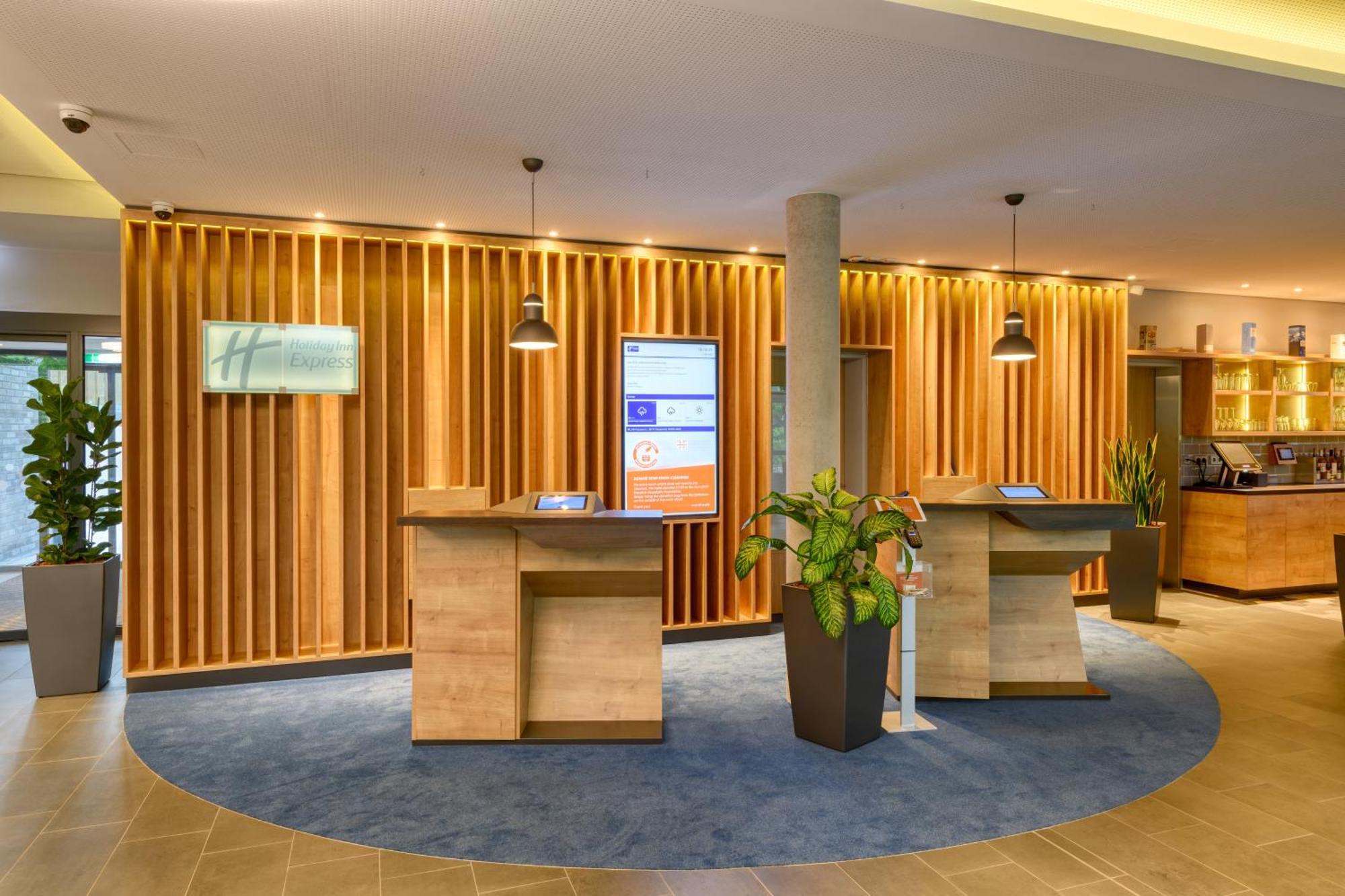 Holiday Inn Express Goettingen By Ihg Exterior photo